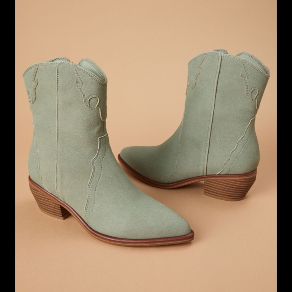 ❌SOLD❌ Altar’d State Kiara Dusty Sage Boots 8 NWT